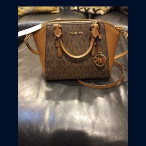 Michael Kors Cross body purse